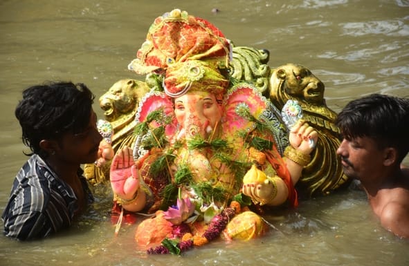 Ganesh Visarjan 2026 Know Which Direction Bappa Should Face Before Visarjan in hindi