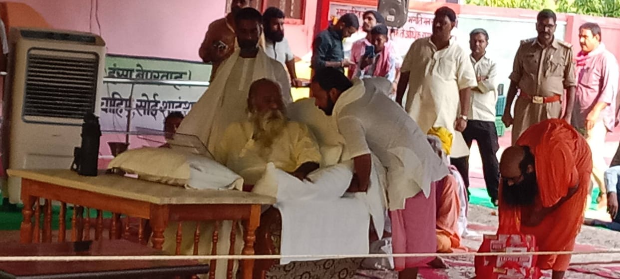 Swami Adgadanand arrived at Shringverpur Dham and delivered a message from the Gita