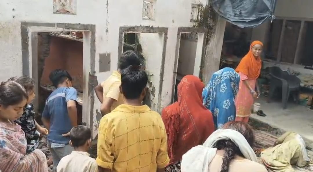 Balcony collapses during demolition of lintel, youth dies after being buried under debris