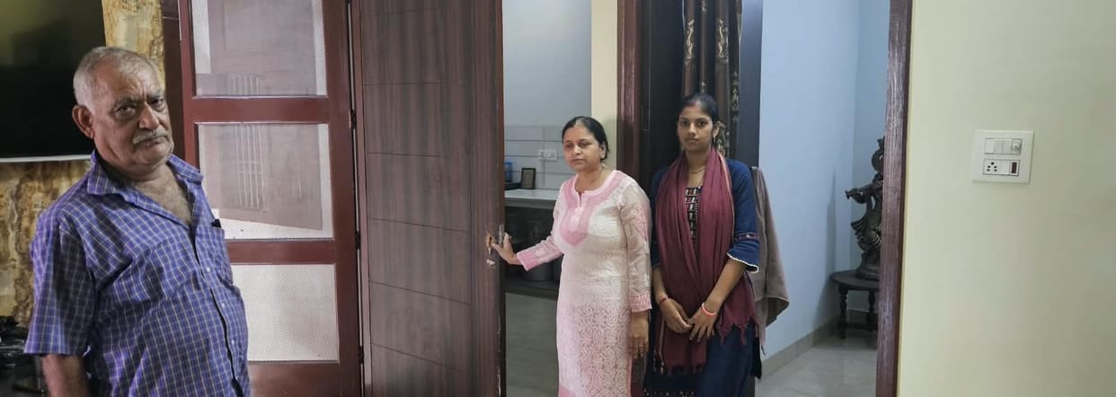 Cash and jewelry stolen from a house, and generator parts from a warehouse, in Tilhar.