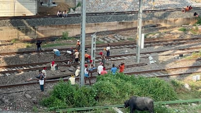 इंटरलॉकिंग के चलते बाधित रहेगी रेलवे सेवा