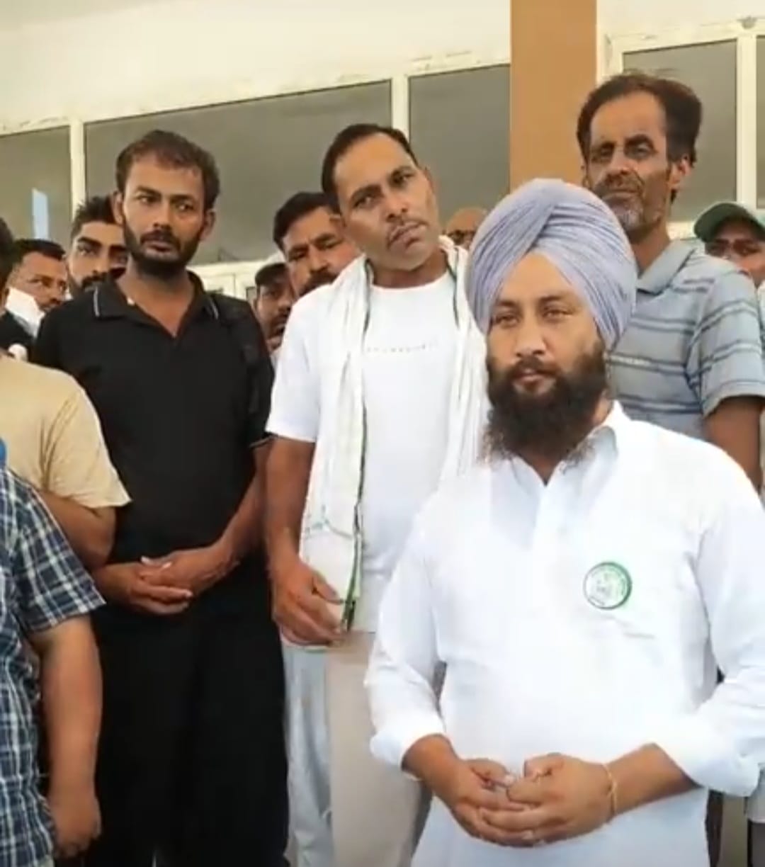 Farmers upset over non-registration, protest held at SDM office