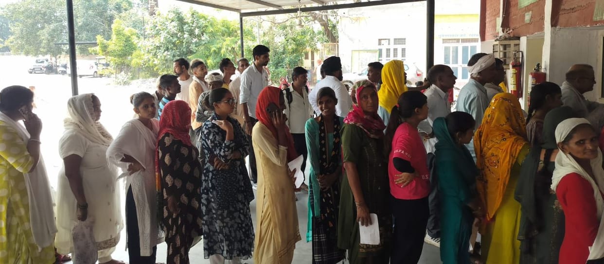 First death due to swine flu in the district, number of infected rises to 13