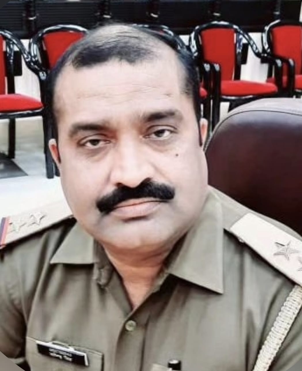 Car crashes into stationary dumper; Sub-Inspector dies.