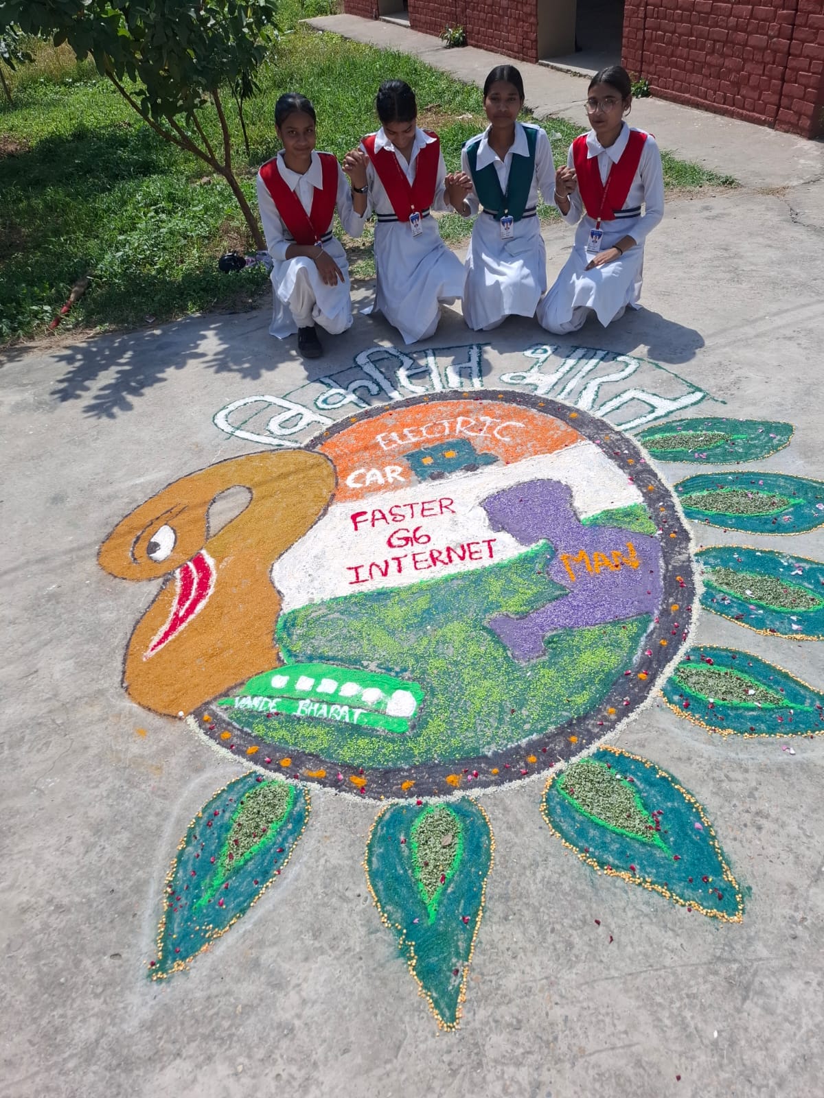 22,000 children depicted the vision of a developed India by 2047 through rangoli and drawings.