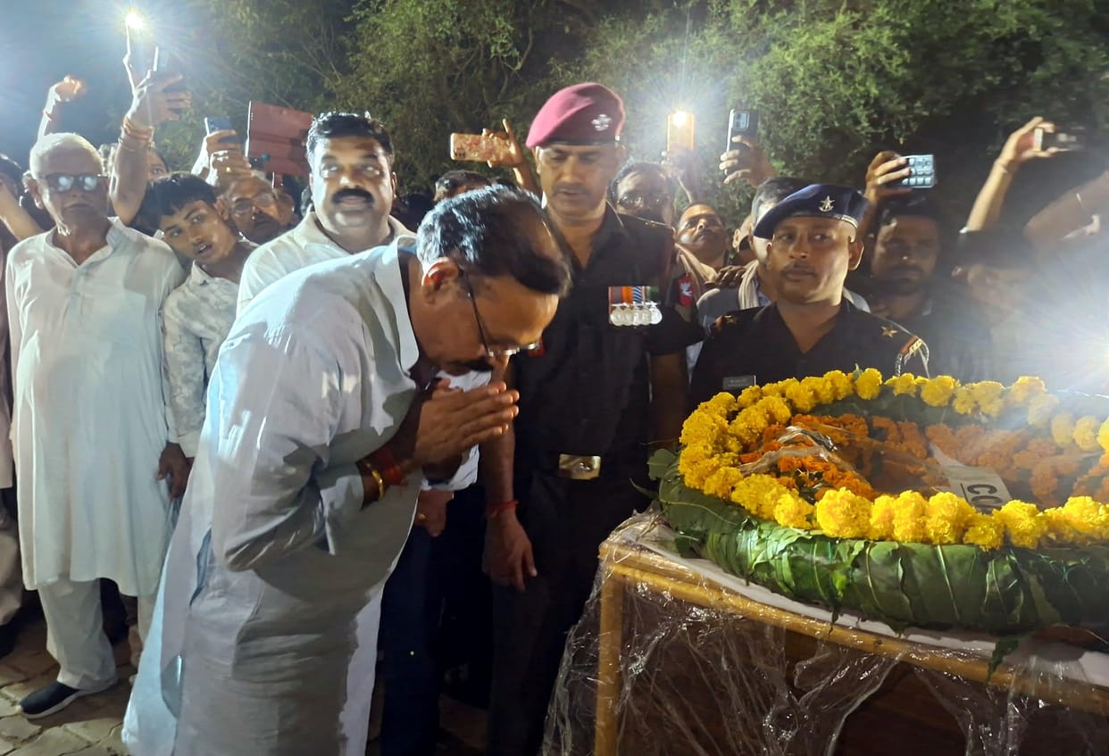 Havildar Rahul laid to rest with military honours.