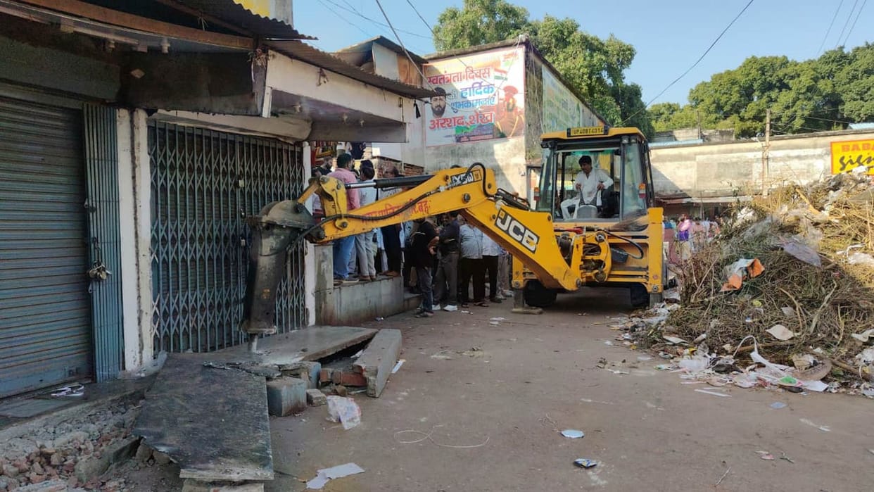 Temporary encroachments removed from the vicinity of Steelgunj Pond.Temporary encroachments removed from the vicinity of Steelgunj Pond.