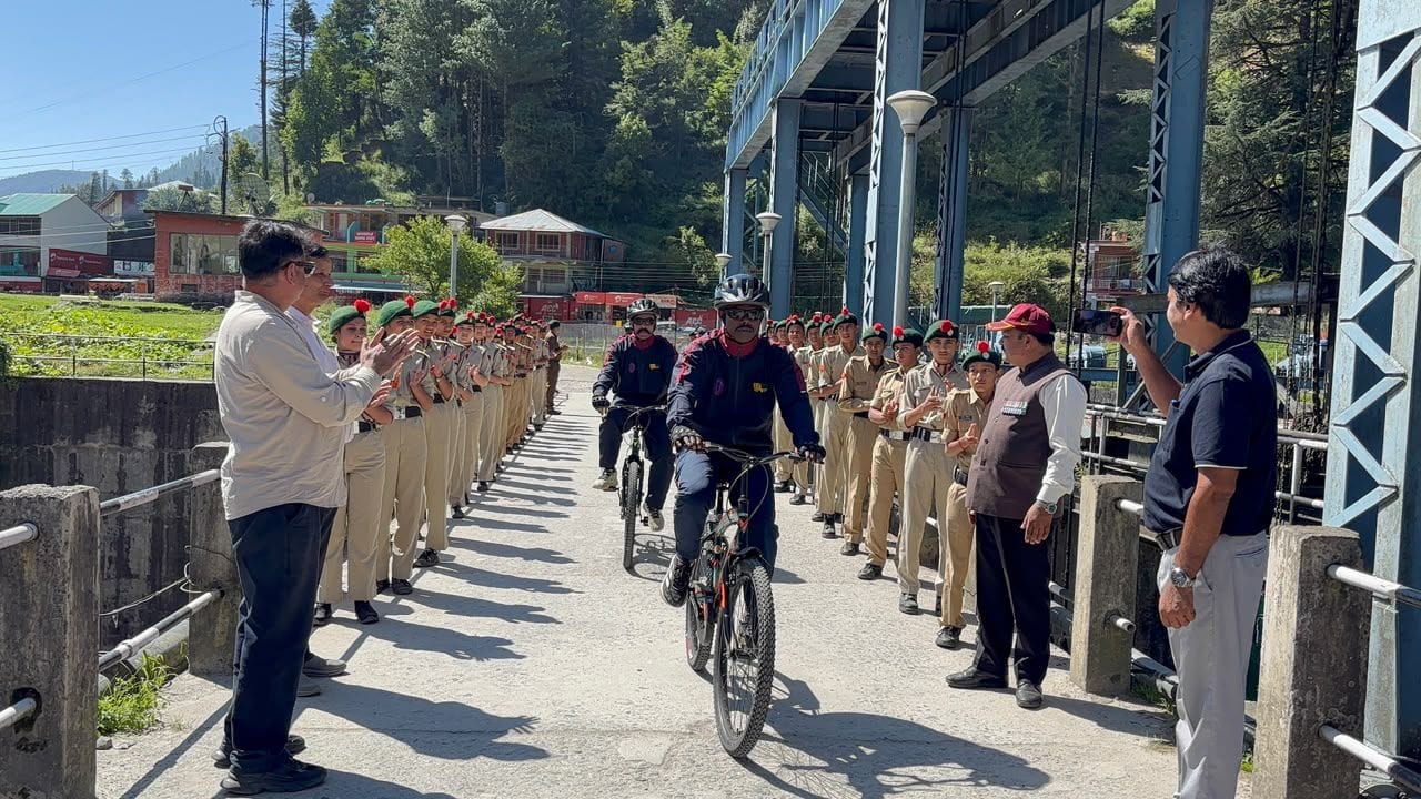 बरोट में 16 इंजीनियर बीआर रेजमेंट (अंडर 2 कॉर्प्स) की विशेष टीम को मंडी के रास्ते अंबाला कैंट क