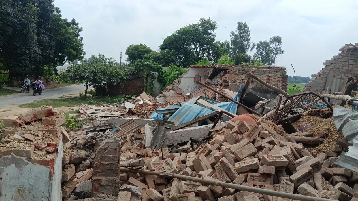 Police outpost in shambles; Bariyavan's security relies on patrols.