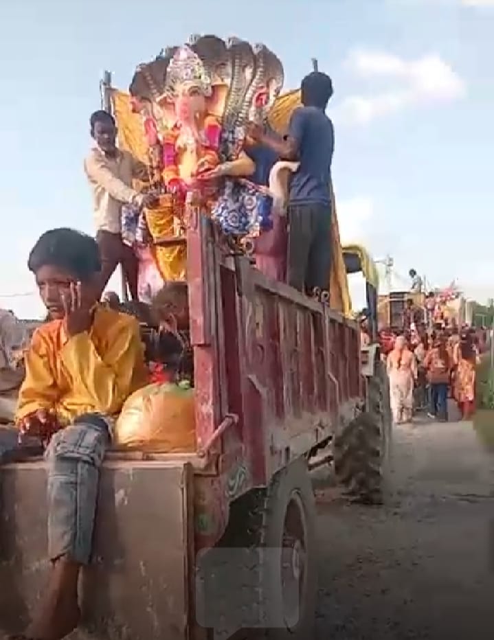 Siddharthnagar News: Lord Ganesha's idol immersed with great fanfare