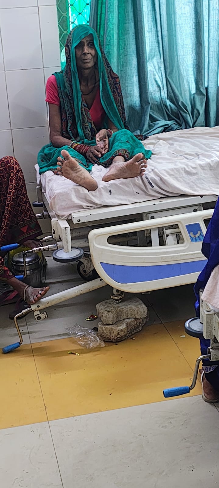 The trauma center is ailing... it needs treatment from the government.