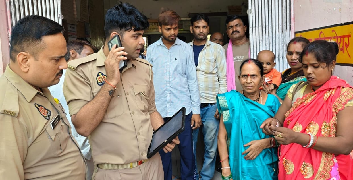 Pendant and beads stolen from woman's mangalsutra amidst the crowd at the CHC.