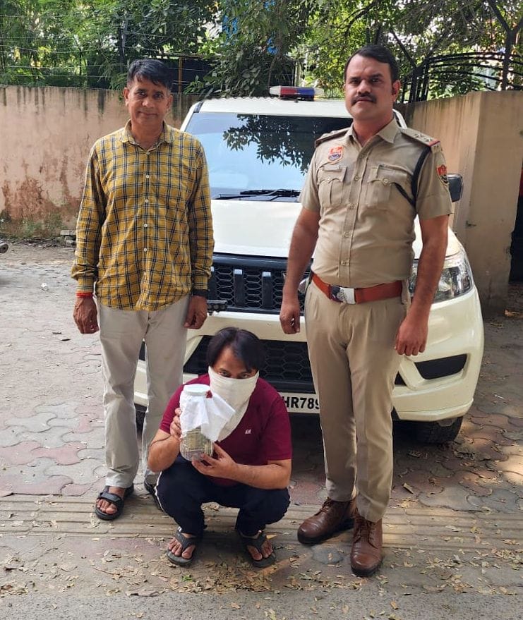 Accused arrested for swindling lakh by promising dollars at a low rate