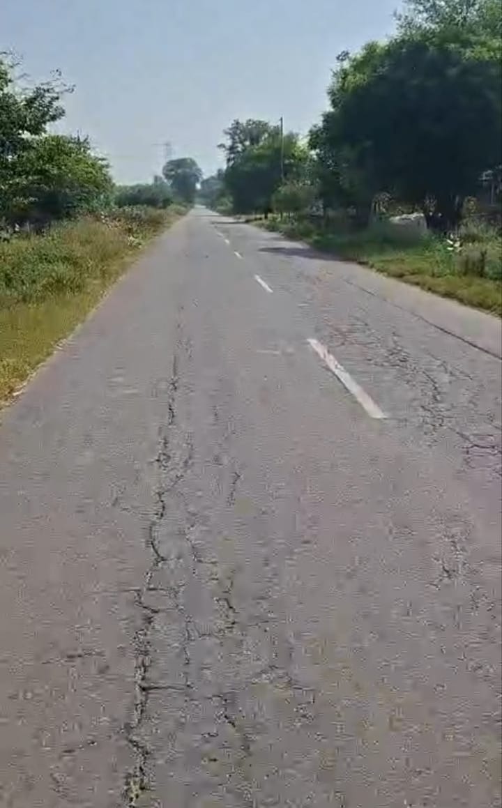 फोटो 5कोरियावास मेडिकल कॉलेज को जाने वाला सड़क मार्ग।संवाद