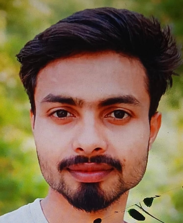 फोटो कैप्शन: मांडा: मृतक सुरजीत की फाइल फोटो।फोटो कैप्शन: मांडा: युवक की सड़क हादसे में मौत क
