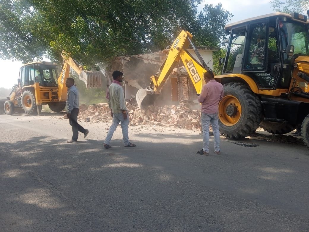 Commissioner summons report on dilapidated roads