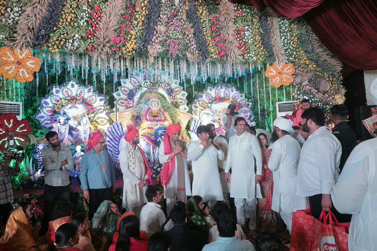 Devotees immersed in devotion at the Ganesh Mahotsav bhajan evening.
