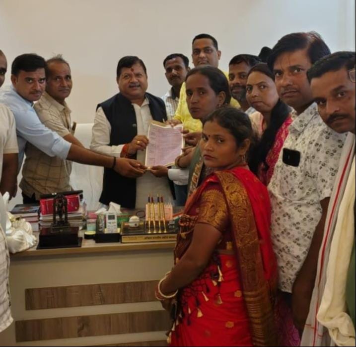 Rozgar Sevaks raise their voices for their demands