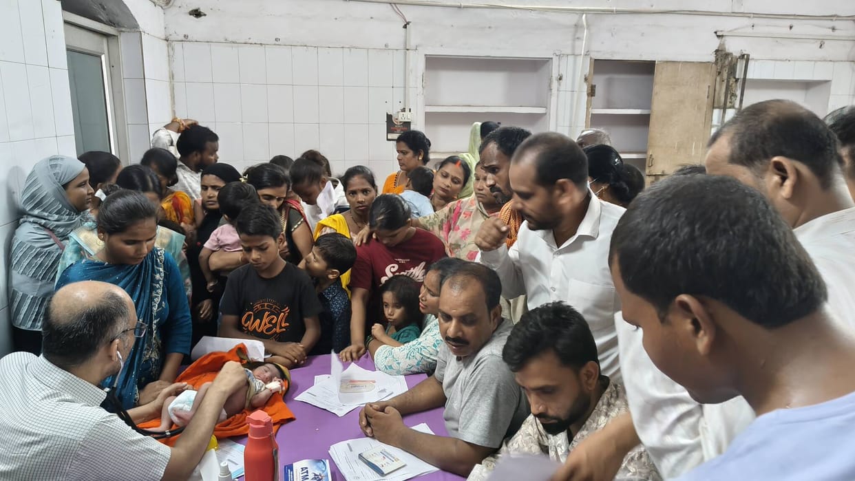 Two registration counters remained closed until 9 AM; 95 patients had to wait 30 minutes to get their registration slips.