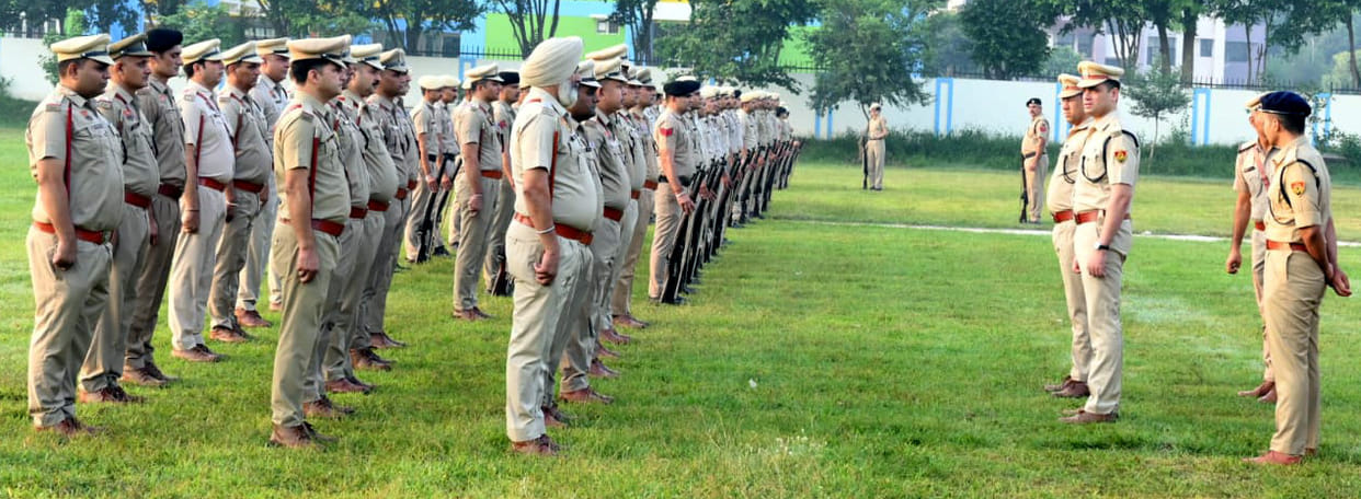 The SP inspected the police parade.