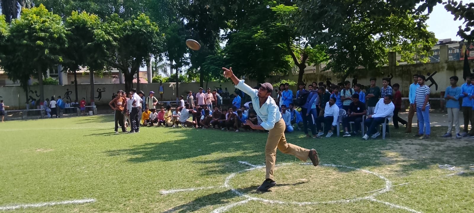 कृषक समाज इंटर कॉलेज की एथलेटिक्स प्रतियोगिता में शामिल प्रतिभागी। संवाद