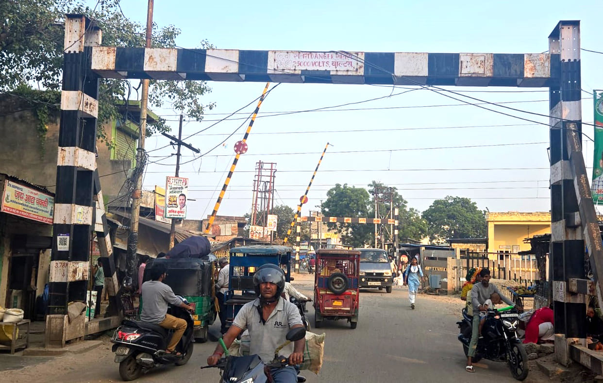 Teliaghat crossing to remain closed today and tomorrow; commuters may face inconvenience.