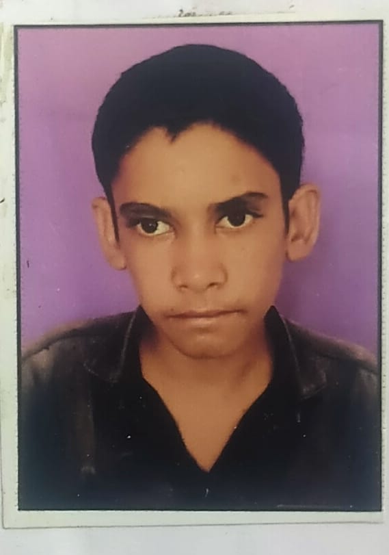 Body of teenager missing for two days found in well; mother alleges murder.