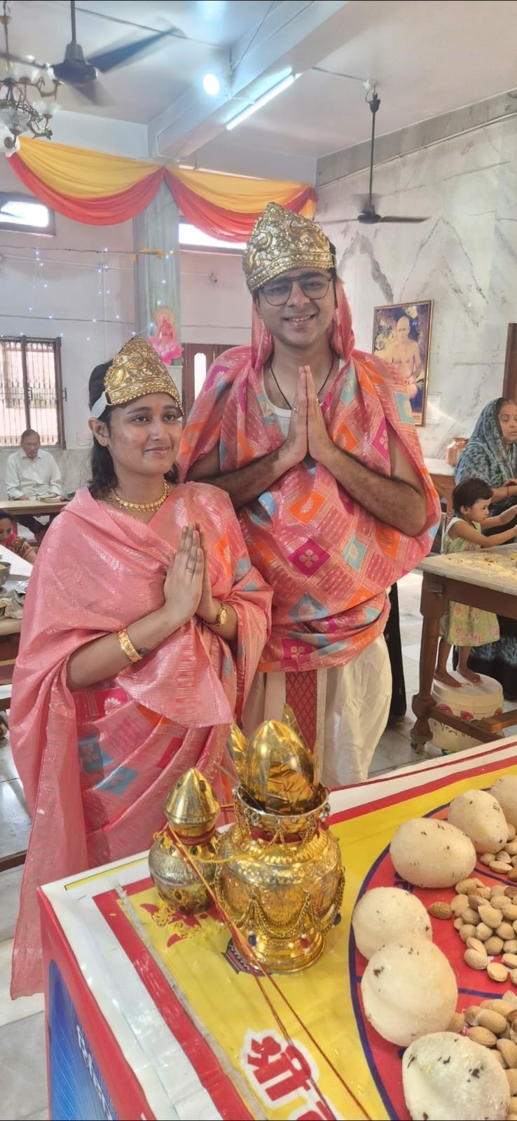 Devotees offered prayers on the day of Uttam Tap.