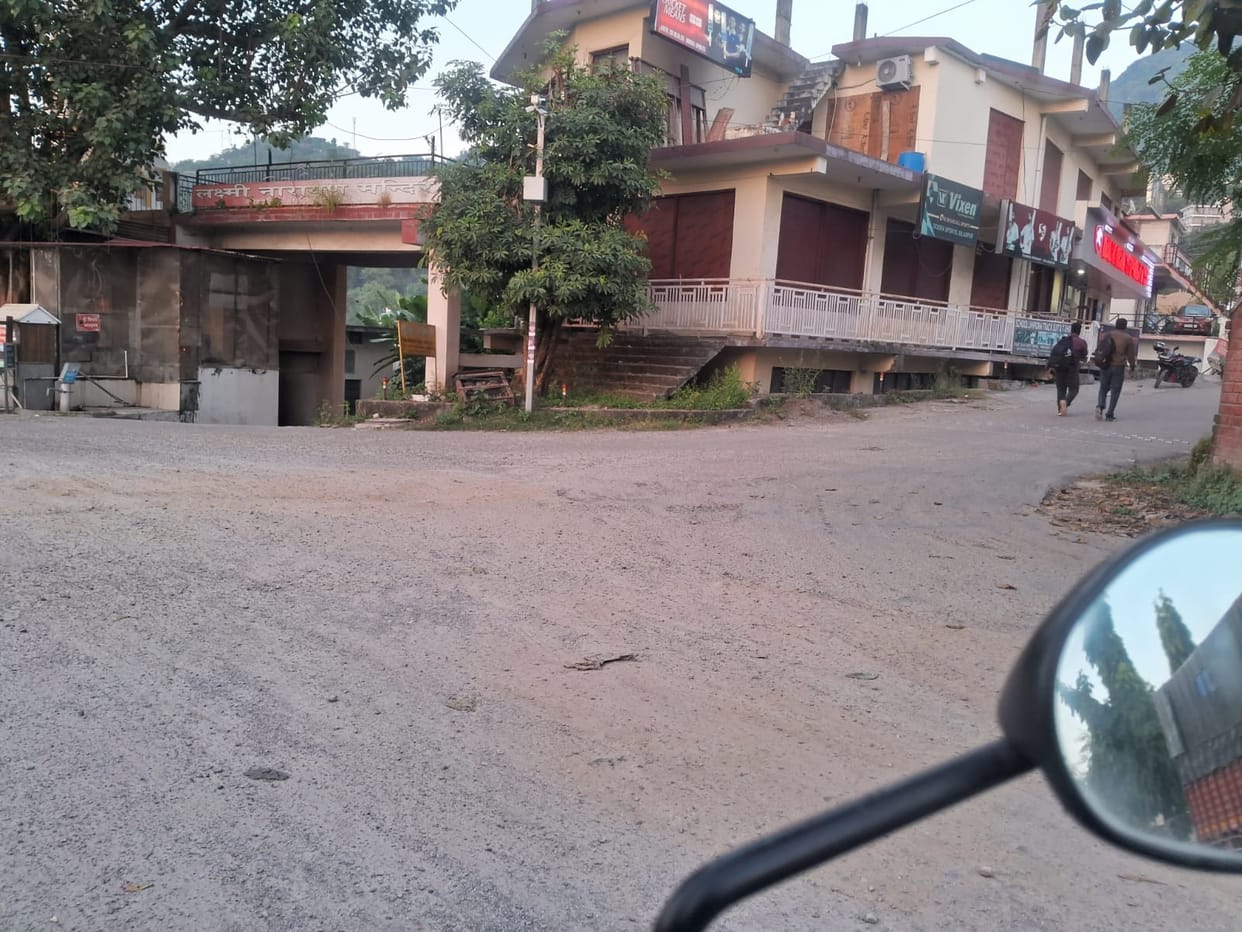 Despite having 200 industrial units in the district, one is compelled to travel to Baddi-Nalagarh or Una for employment.