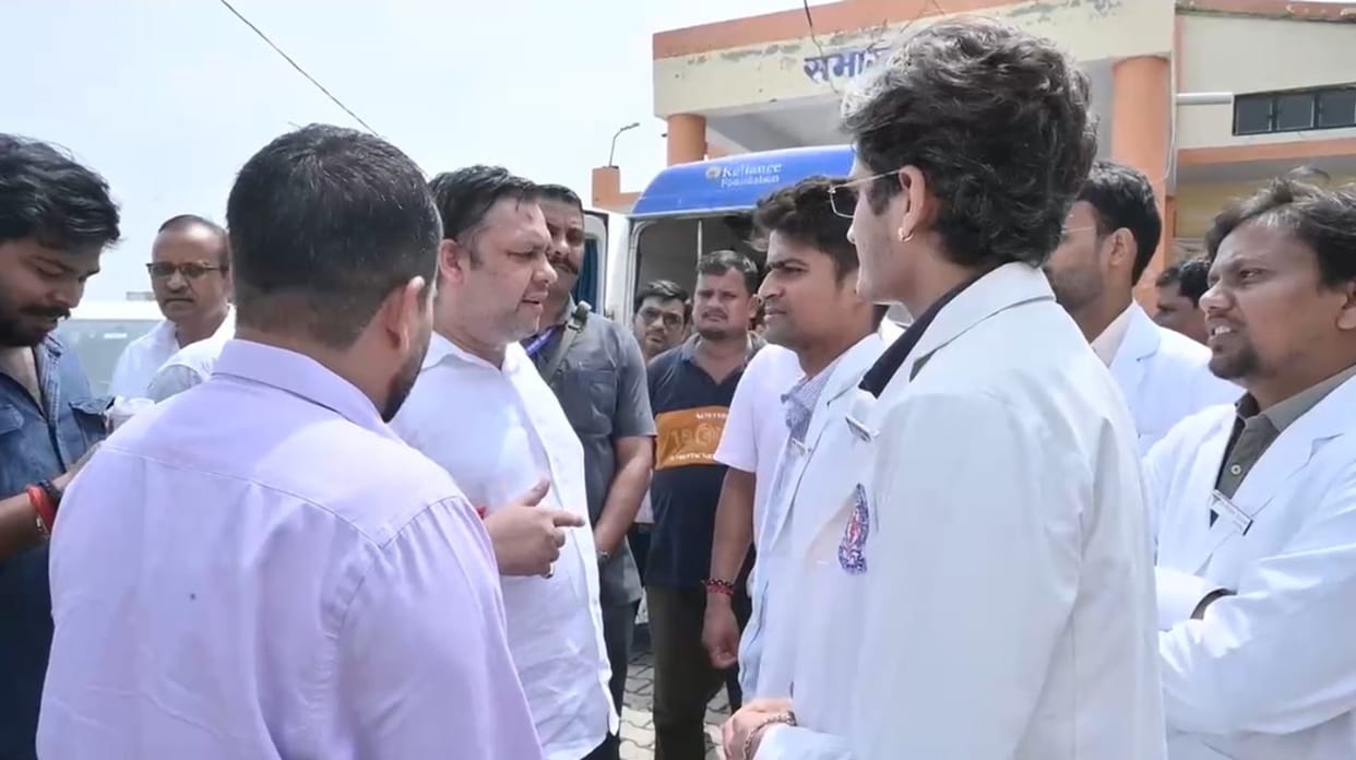 A delegation of 12 AYUSH trainees participated in the protest in Lucknow.