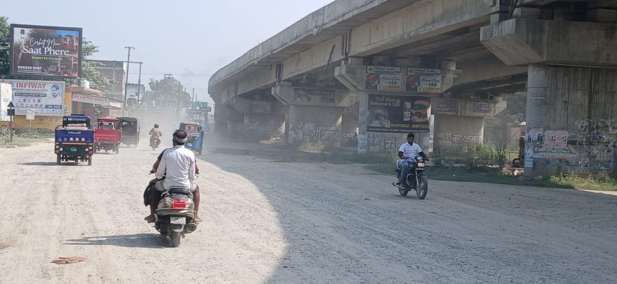 Dust havoc on Ramnagar Road; breathing has become difficult.