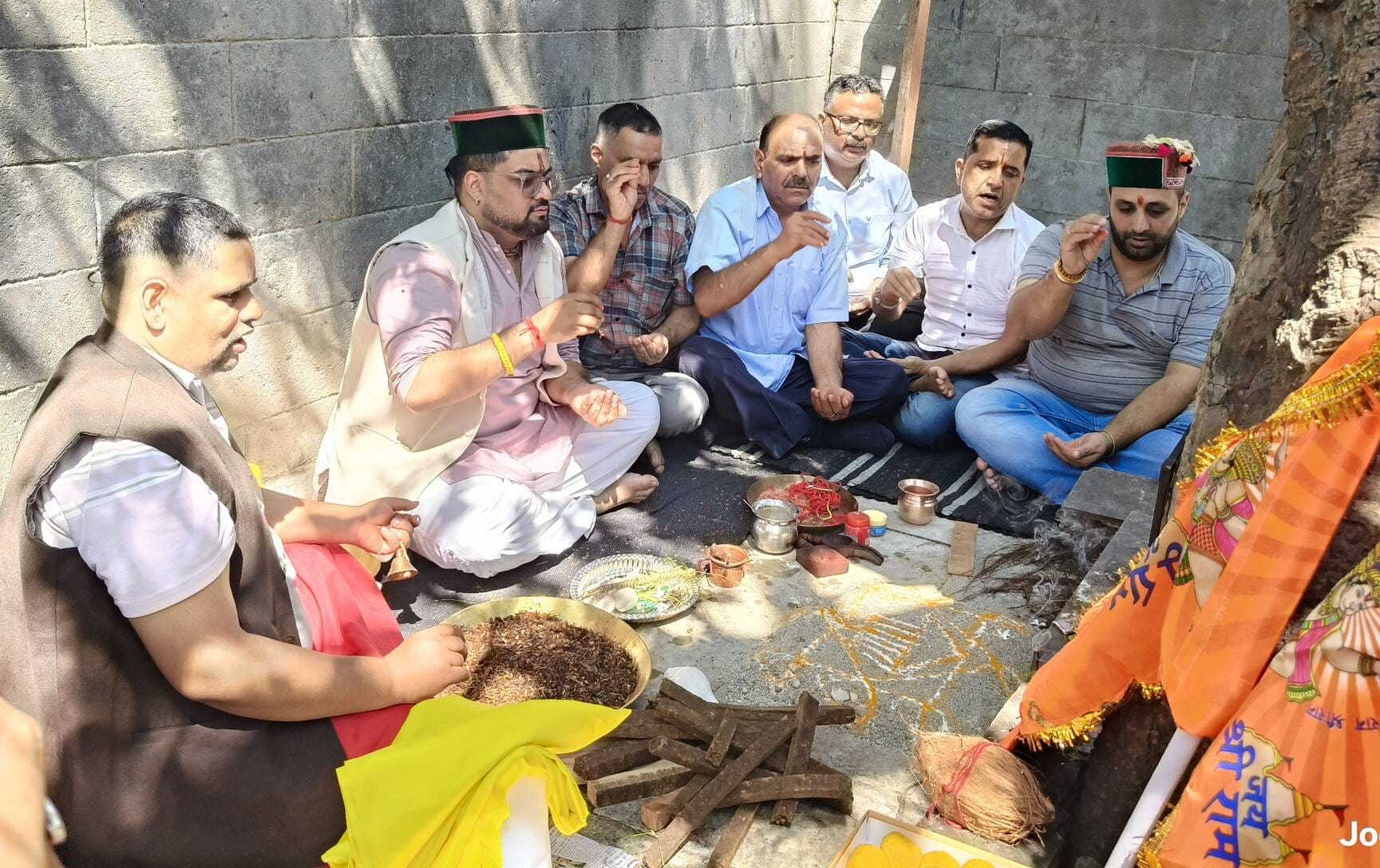 रामपुर में पीपल पूजा के साथ बजरंग बली और शनिदेव की हुई स्थापना। संवाद