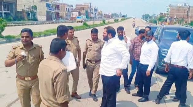 Ali Ahmad's convoy was stopped in Kaushambi; after a routine check, the police allowed it to proceed to Prayagraj.