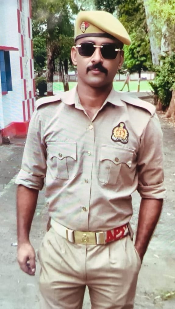 Constable's body found in hotel; friend in custody.