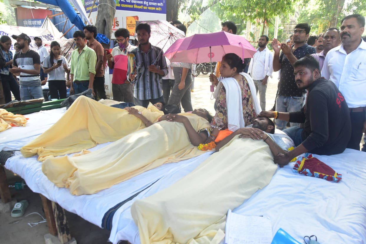 Aspirants lay siege to the Directorate of Education; declare, "We are ready to face lathi-charges."
