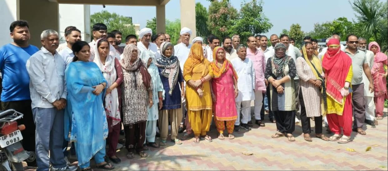 Residents of Kaushambi Vihar have risen up against the councilor.