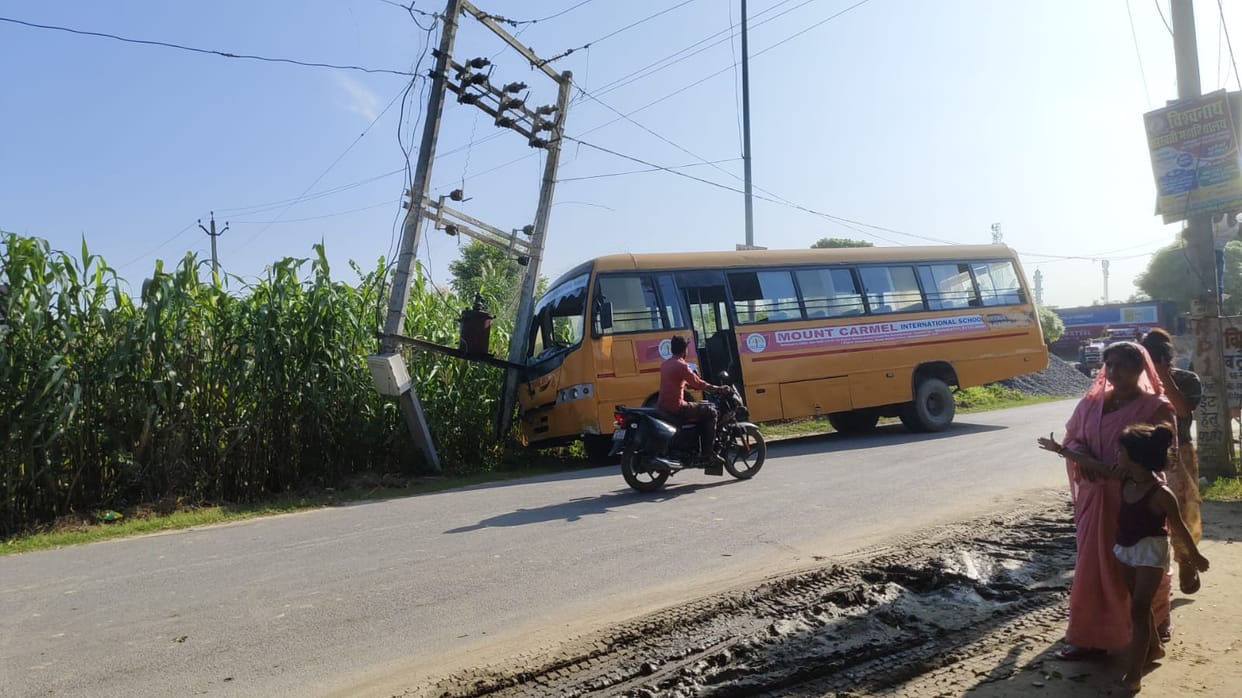 School bus crashes into electric pole; children safe.