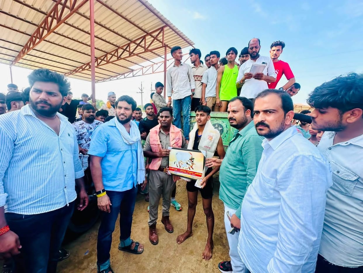 Abhishek triumphs in 1600m race; felicitated.