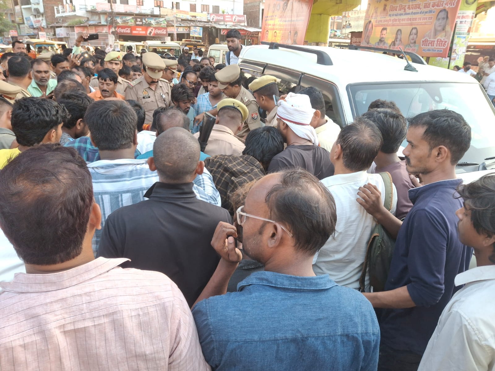 युवक की हत्या से नाराज लोगों ने शव रखकर मेंहदावल बाईपास पर लगाया जाम-संवाद