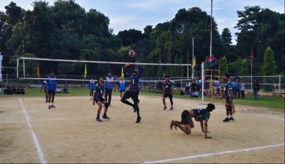 The Arts Faculty team reached the final after winning two consecutive sets, 25-19 and 25-12.
