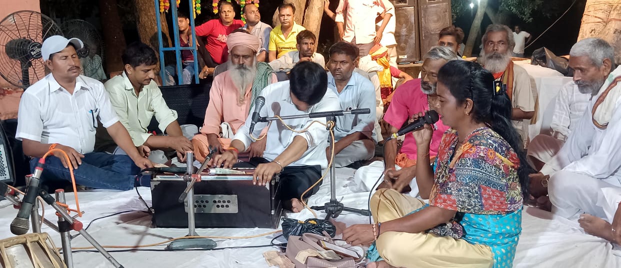 Listeners immersed in devotion to Radha and Krishna.