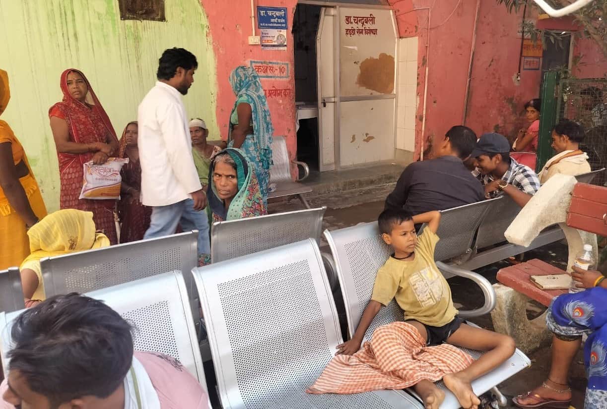 Elastic bandages have been out of stock at the hospital for 12 days; people are buying them from private shops for 300.