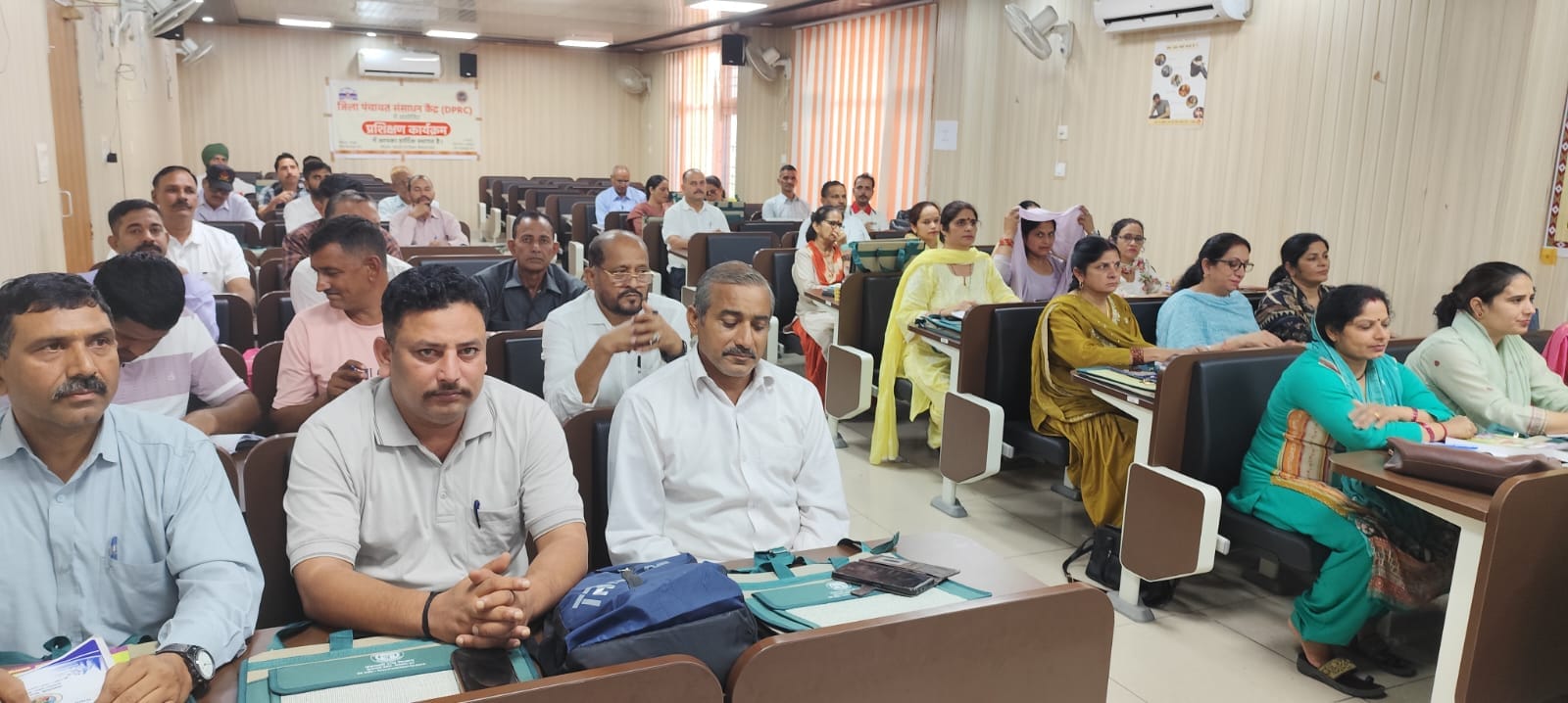 बिलासपुर में आयोजित प्रशिक्षण कार्यक्रम में मौजूद पंचायत प्रधान। संवाद