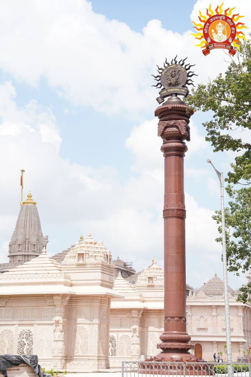 बनकर तैयार हुतात्मा स्मारक स्तंभ। 