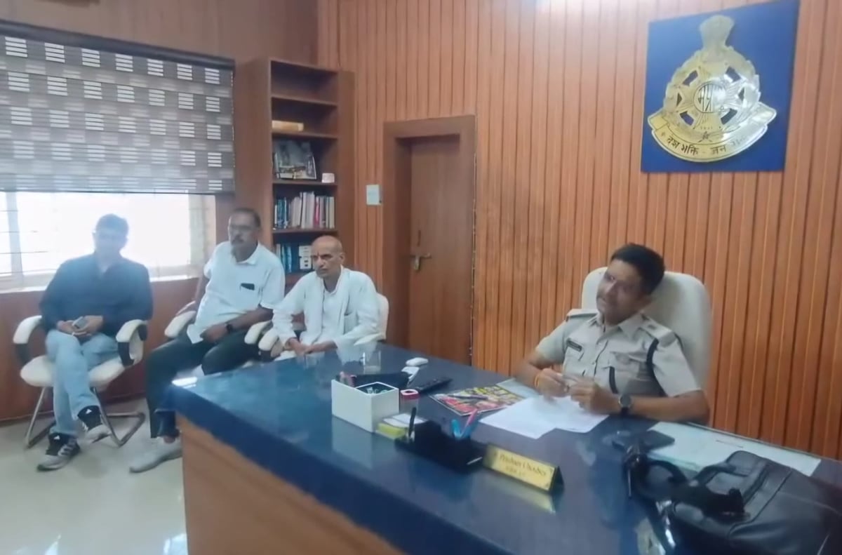 सीहोर: साढ़े चार एकड़ जमीन के लिए छह भाई-बहनों में ठनी, 75 वर्षीय पिता पहुंचे पुलिस पंचायत, फिर ऐसे बनी बात