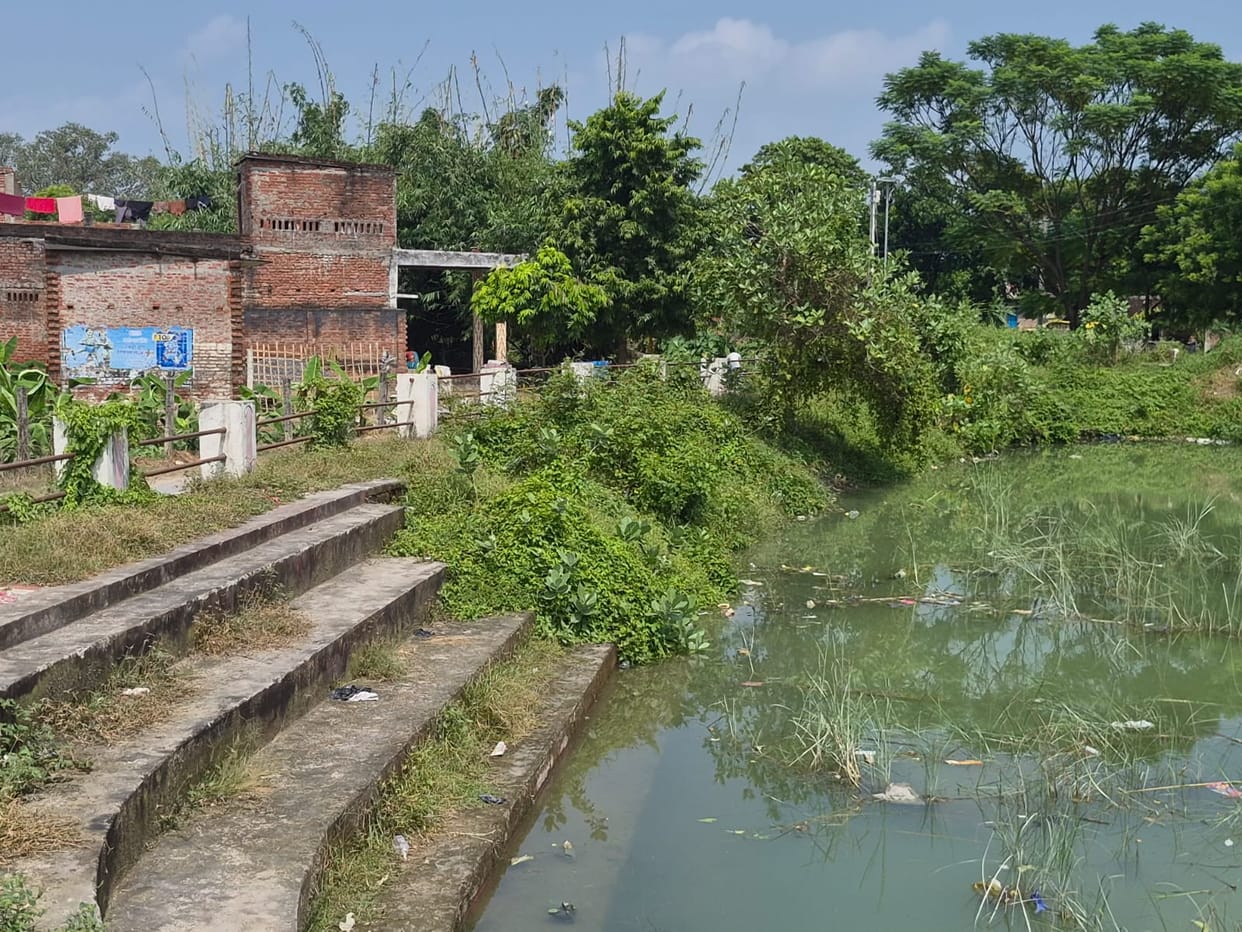 'Amrit Sarovars' built at a cost of lakhs lie in a dilapidated state due to lack of maintenance.