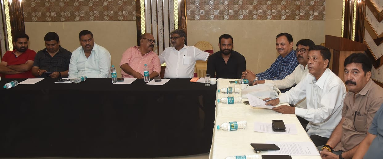 Furniture traders rally against the mandatory BIS-ISI mark requirement.