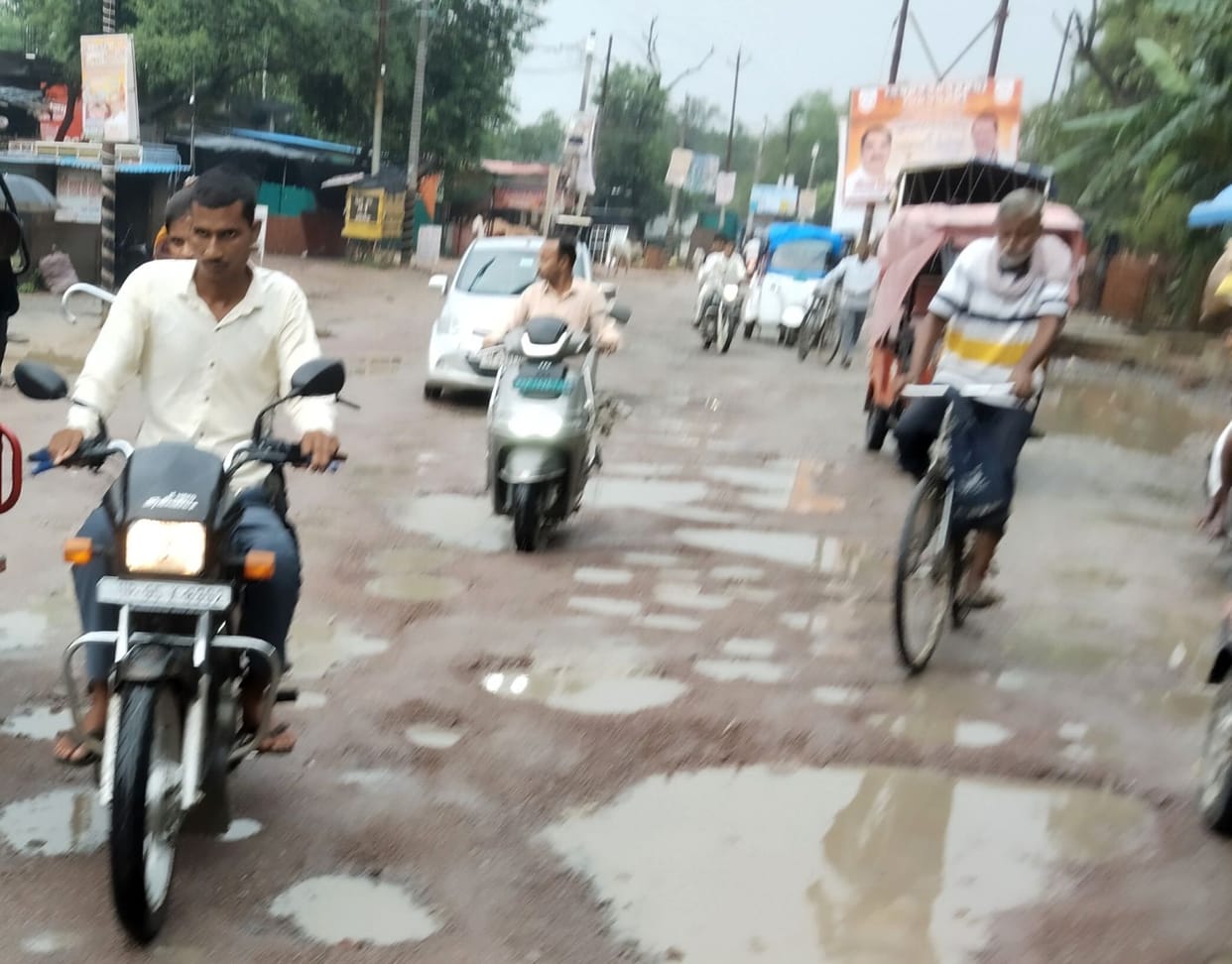 How will the potholes on 360 km of roads be filled by the 30th?