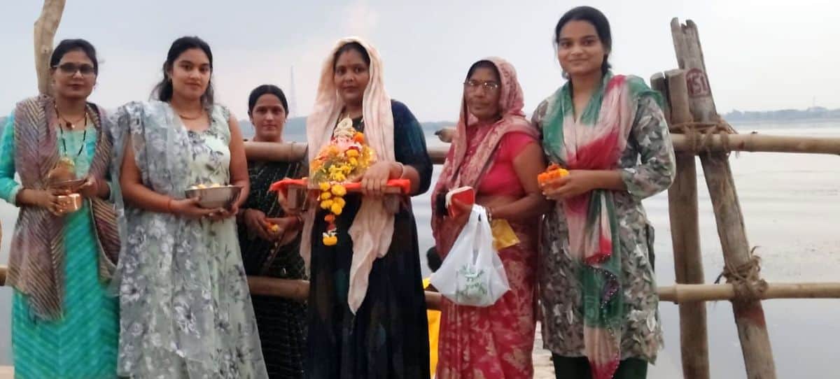 Devotees immersed the Ganesha idols with teary eyes.