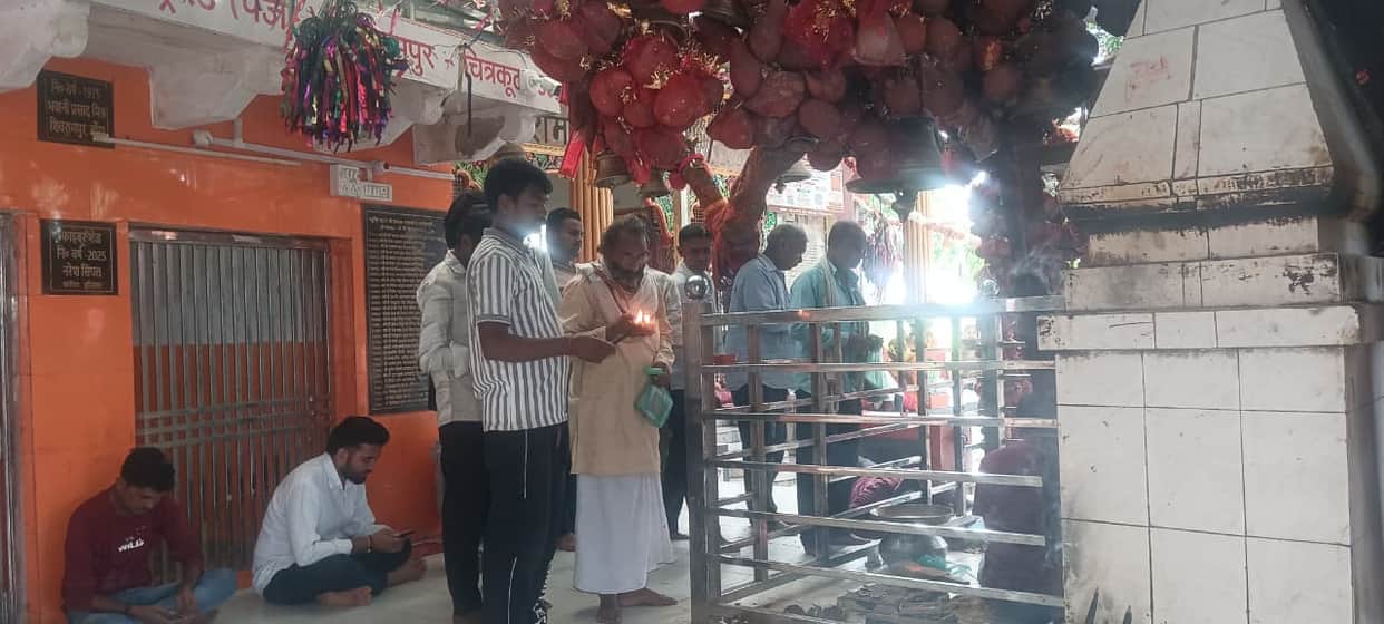 Devotees thronged Barha and Hanuman Dhara on Budhwa Mangal.